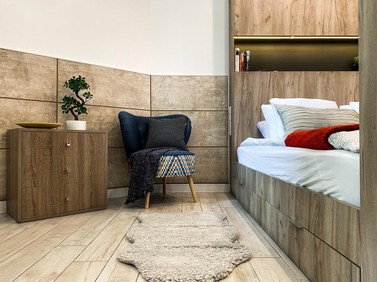 Beautiful Studio For Couples With Air Conditioning - Old Town & Main Station Cracovia Exterior foto