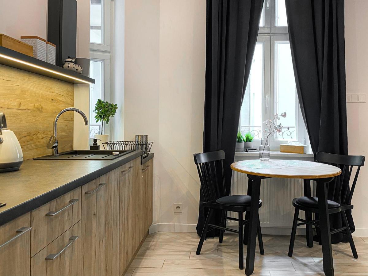 Beautiful Studio For Couples With Air Conditioning - Old Town & Main Station Cracovia Exterior foto